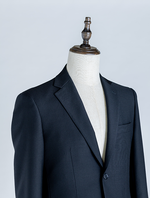 写真:オールシーズンフォーマルスーツ
