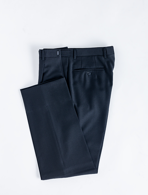 写真:オールシーズンフォーマルスーツ